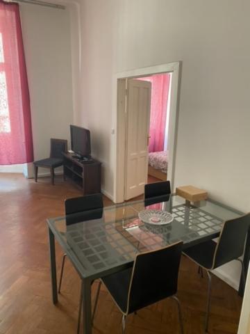 Large 3 Bedroom Family Apartment Close To The River Прага Екстериор снимка